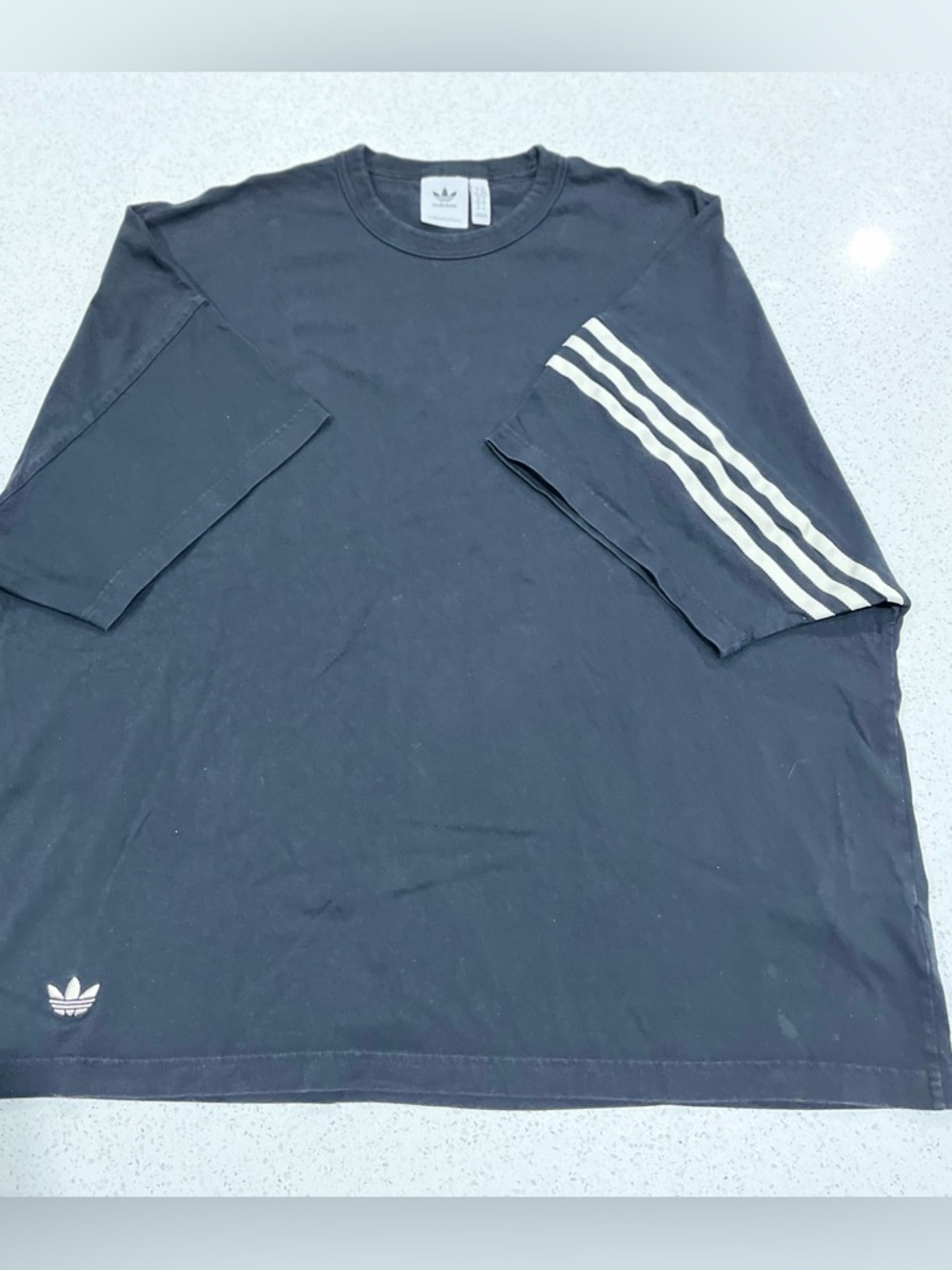 Adidas Mens Neuclassics Loose Fit Tee W/3 Striped Sleeve & Trefoil logo Blk XL